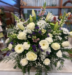 Centro de flor fresca variada funeral